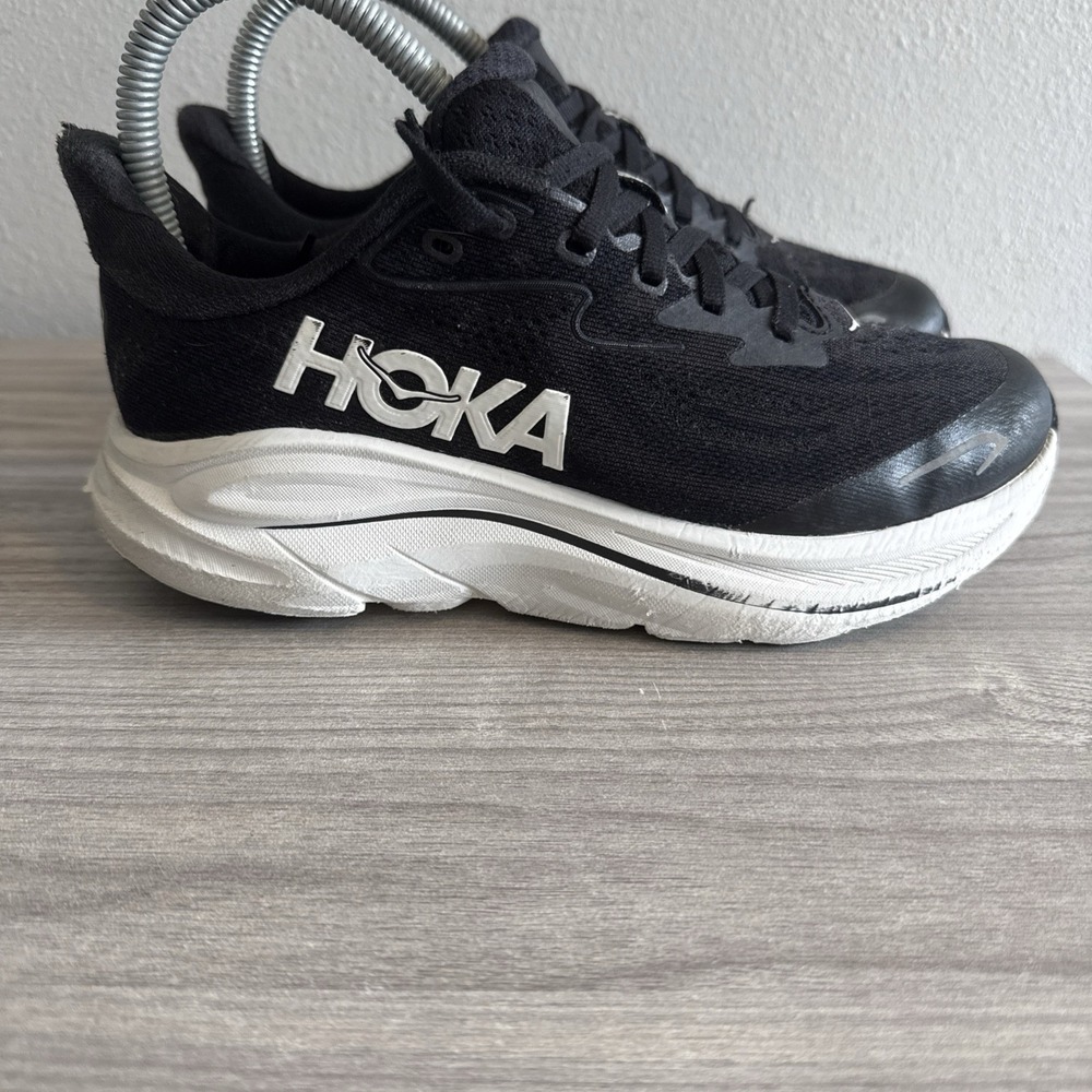 Hoka One One Youth 4.5 MD Clifton 10 Big Kids 1168860 Bwht Running Black
